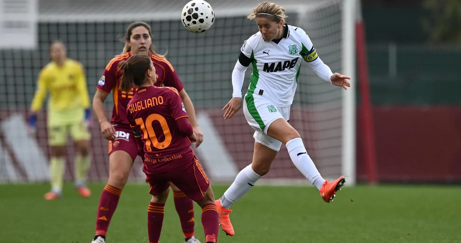 Jugadora de Sassuolo en acción durante el partido