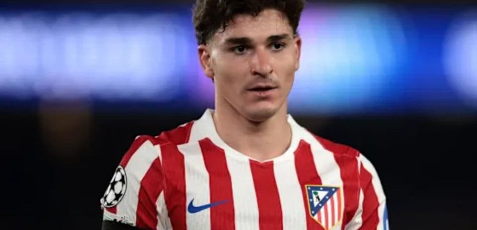 Jugador de Atlético de Madrid en uniforme de juego