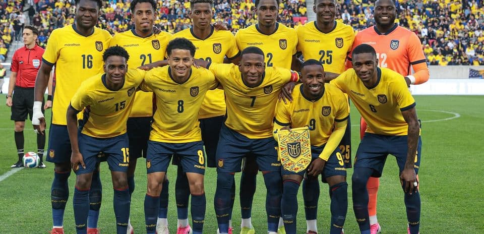 Equipo de Ecuador posando antes del partido