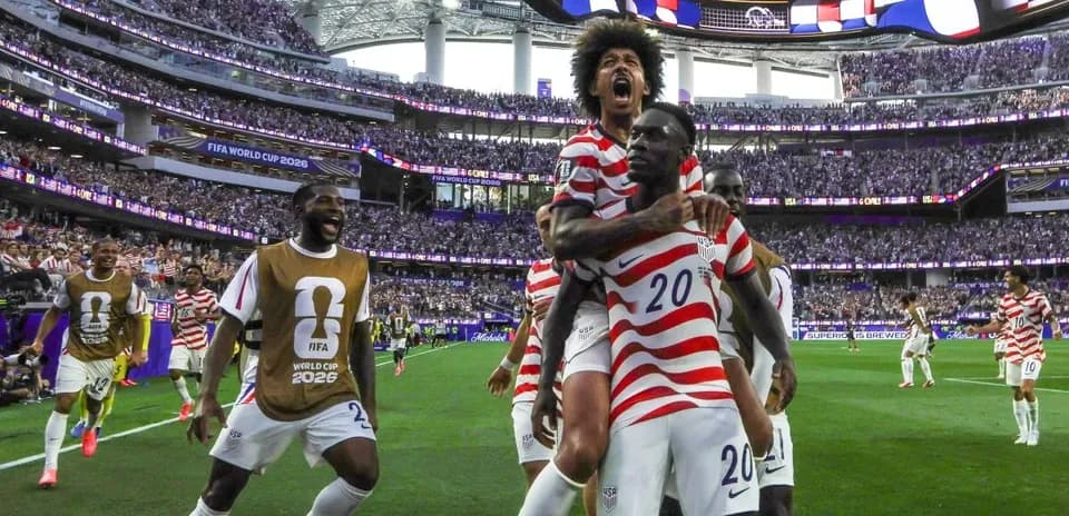 Jugadores de Estados Unidos celebrando un gol
