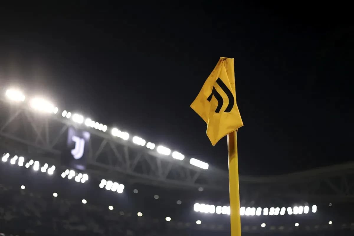 Bandera amarilla de córner en estadio de Juventus