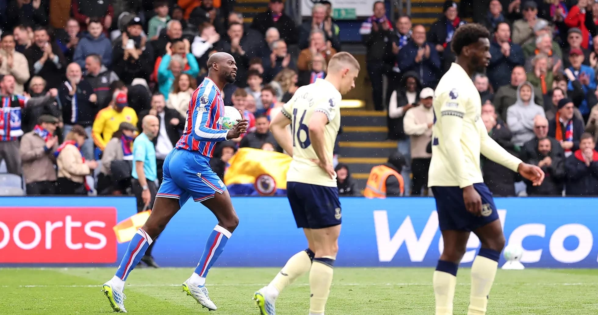 Jugador de Crystal Palace celebrando un gol