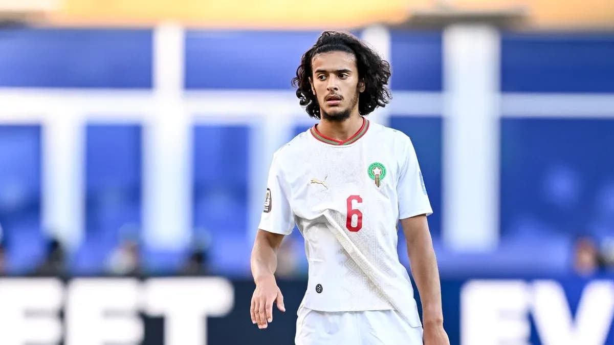 Jugador de Marruecos en partido de fútbol