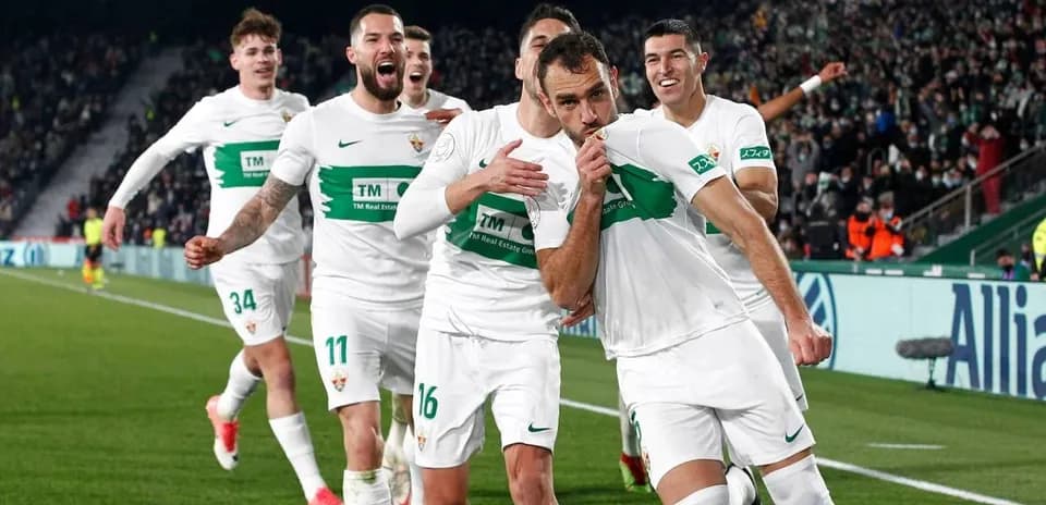 Jugadores del Elche celebrando un gol