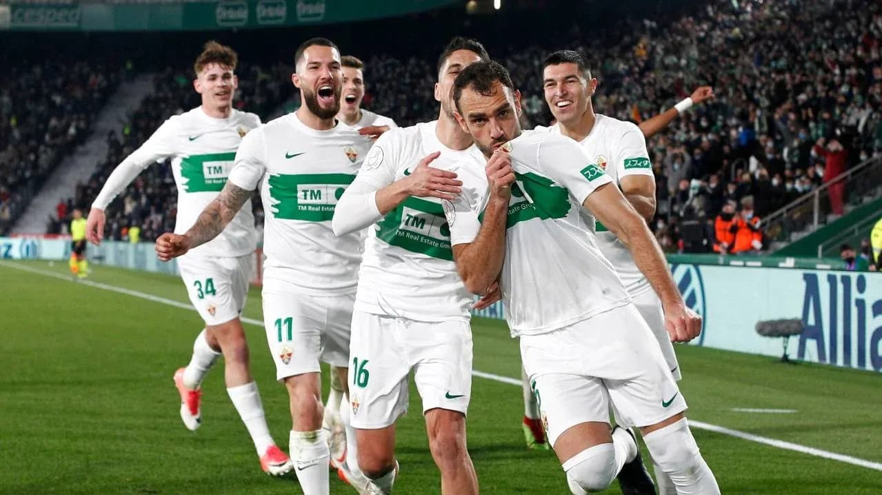 Jugadores del Elche celebrando un gol