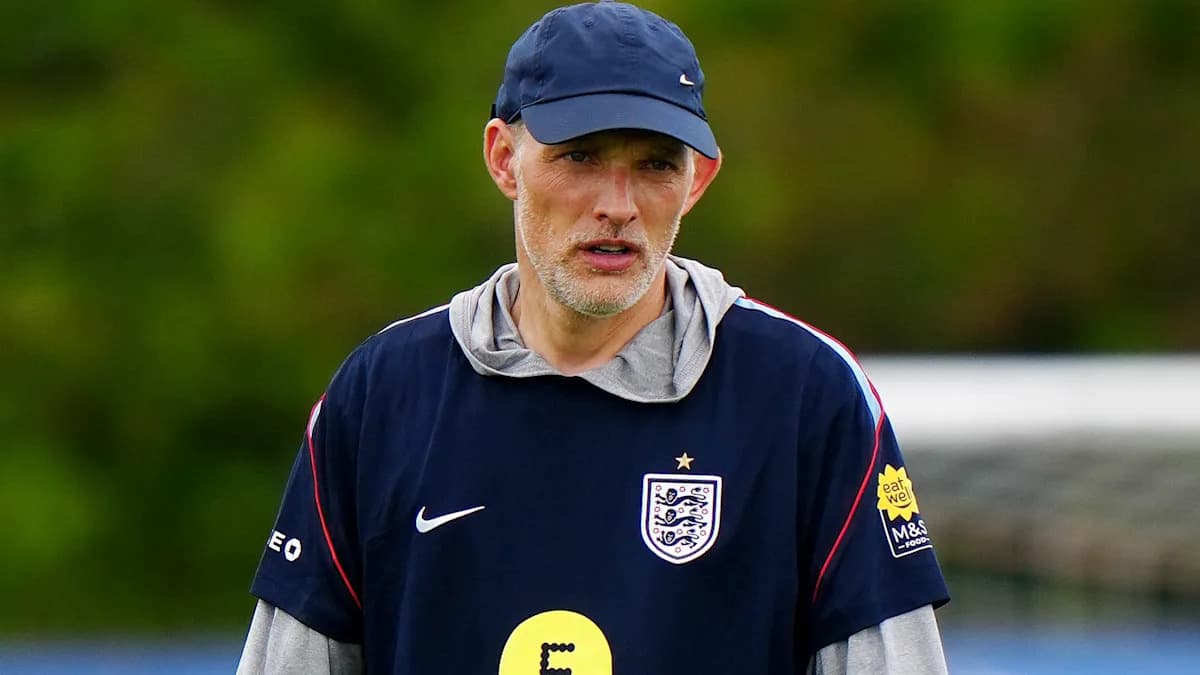 Entrenador durante sesión de entrenamiento de Inglaterra Entrenador durante sesión de entrenamiento de Inglaterra