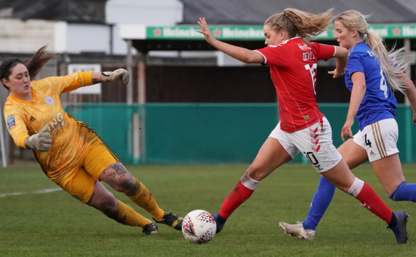 Charlton Athletic W contra Leicester City WFC en acción