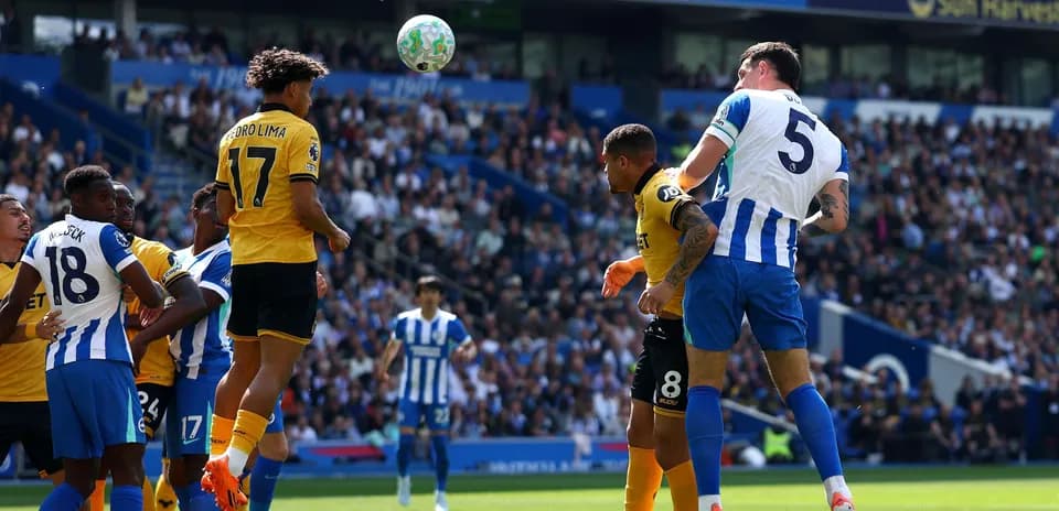 Acción de juego entre Brighton y Wolves
