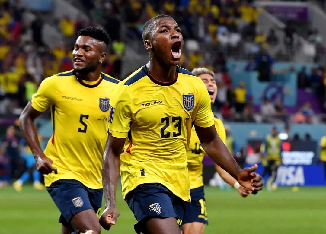 Jugadores de Ecuador celebrando un gol