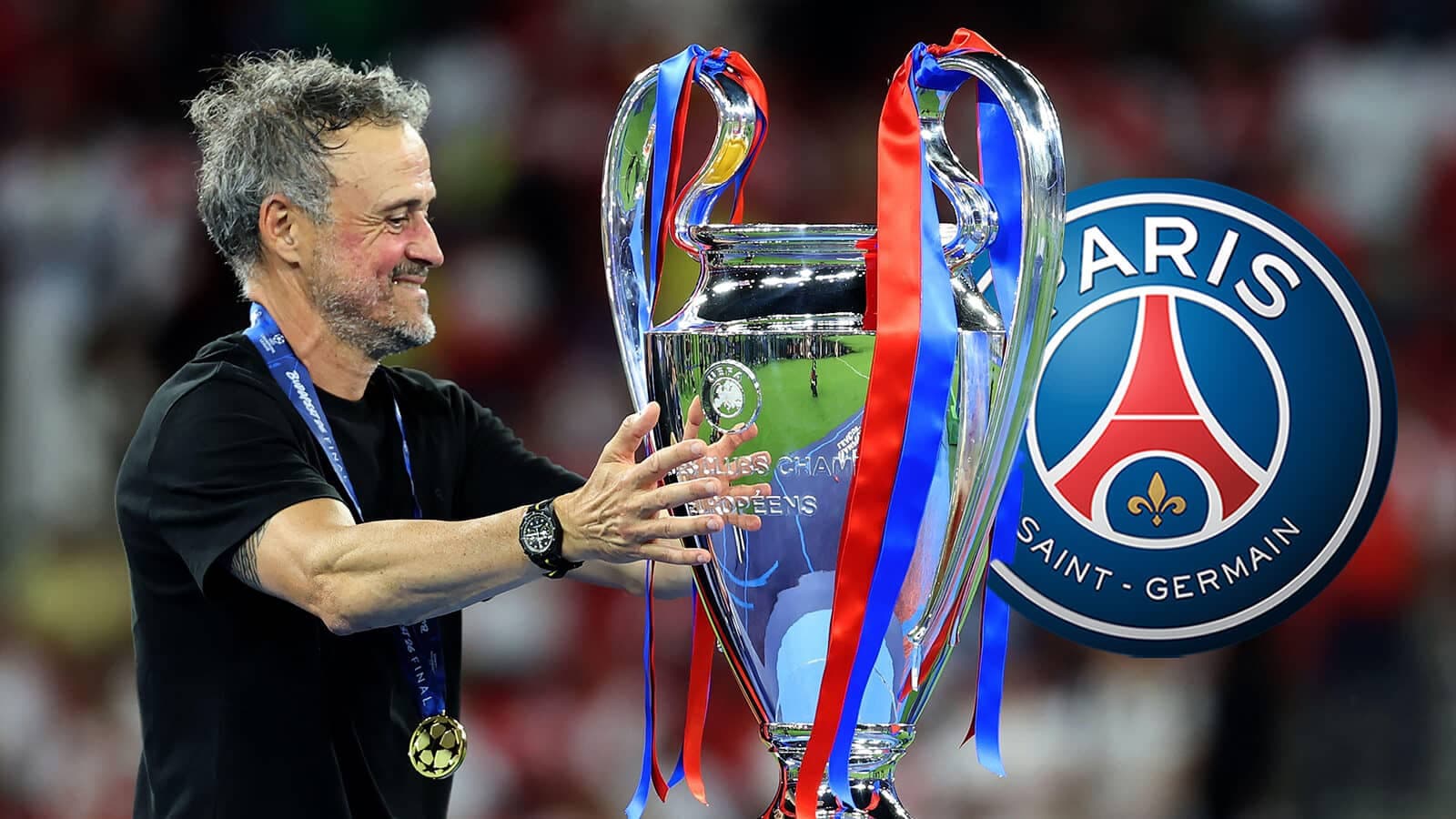 Entrenador levantando la Champions con PSG