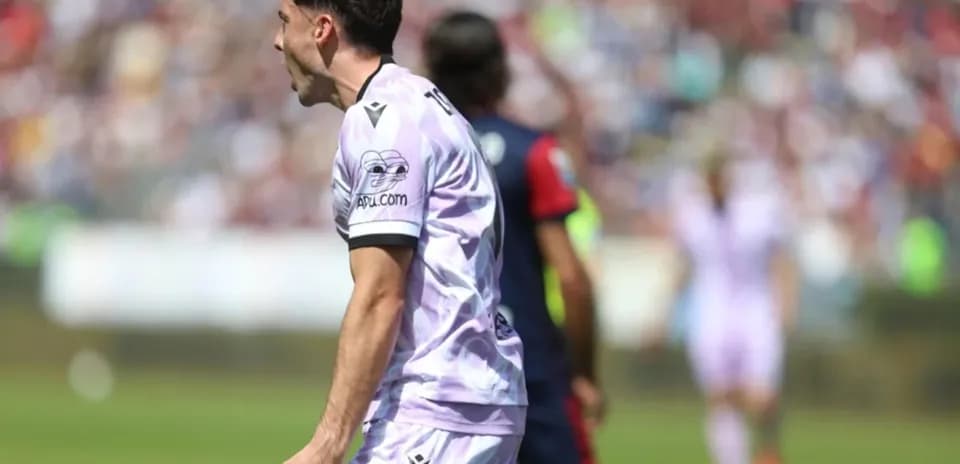 Jugador celebrando un gol en Cagliari vs Udinese