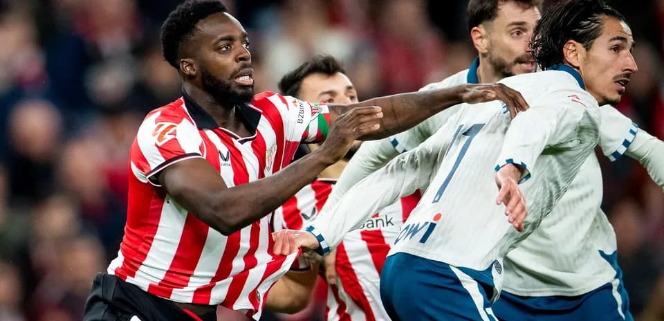 Jugadores de Athletic Club en acción durante el partido