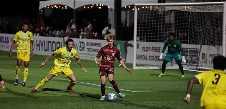 Jugador de Sacramento Republic en acción