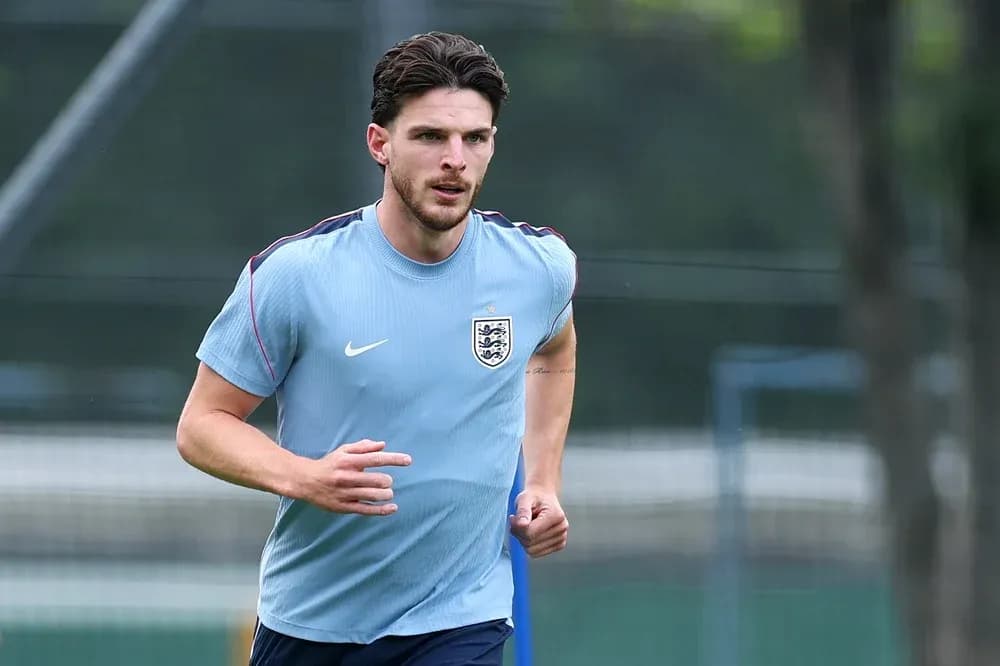 Jugador de Inglaterra corriendo en sesión de entrenamiento