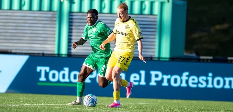 Jugador de Hartford Athletic y Pittsburgh Riverhounds en acción