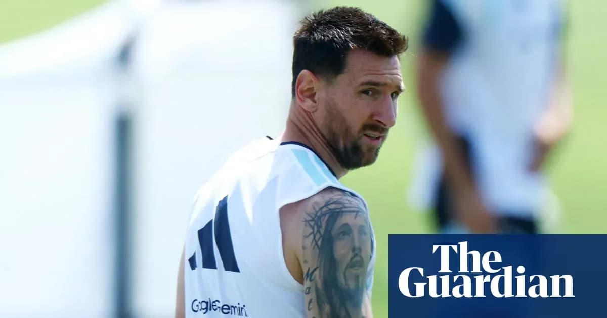Lionel Messi entrenando con su equipo