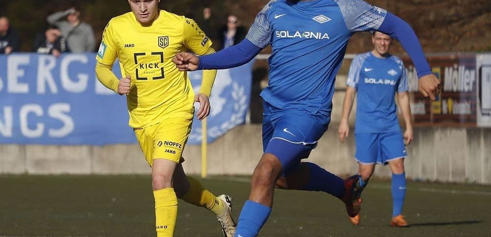 Jugador de Büderich y SF Baumberg en acción