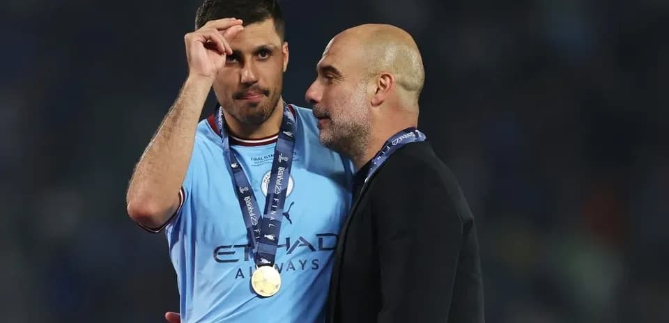Jugador y entrenador de Manchester City tras la victoria