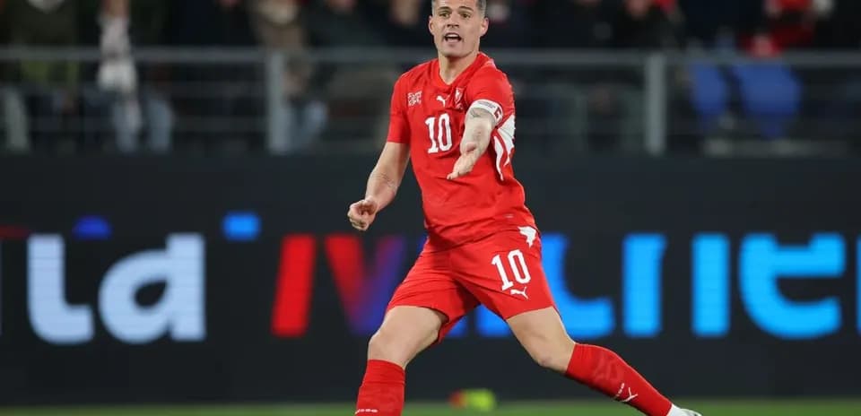 Granit Xhaka en acción durante el partido