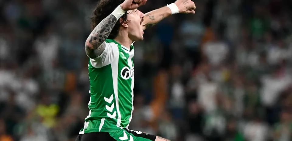 Jugador de Real Betis celebra un gol