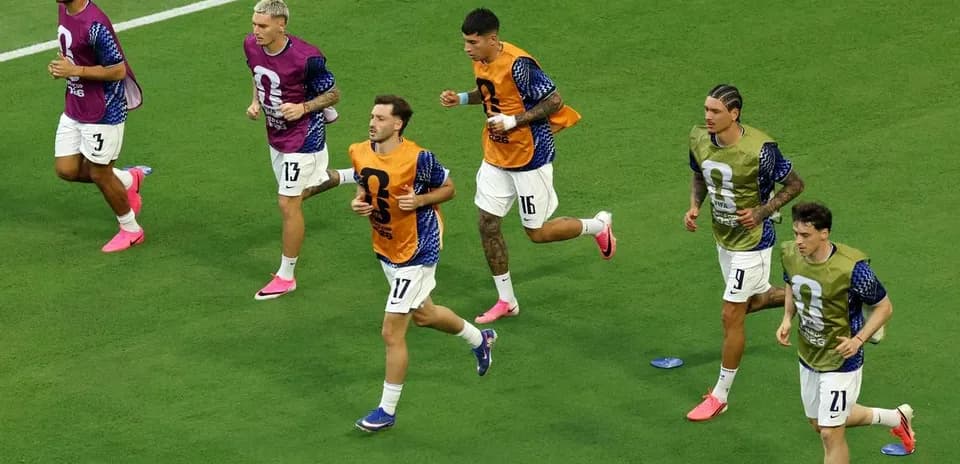 Jugadores de Uruguay calentando antes del partido