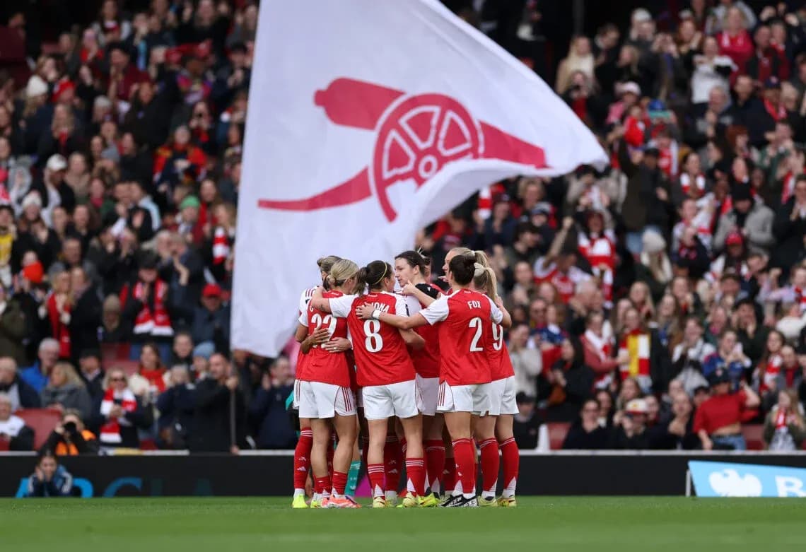Jugadoras de Arsenal celebrando en el partido