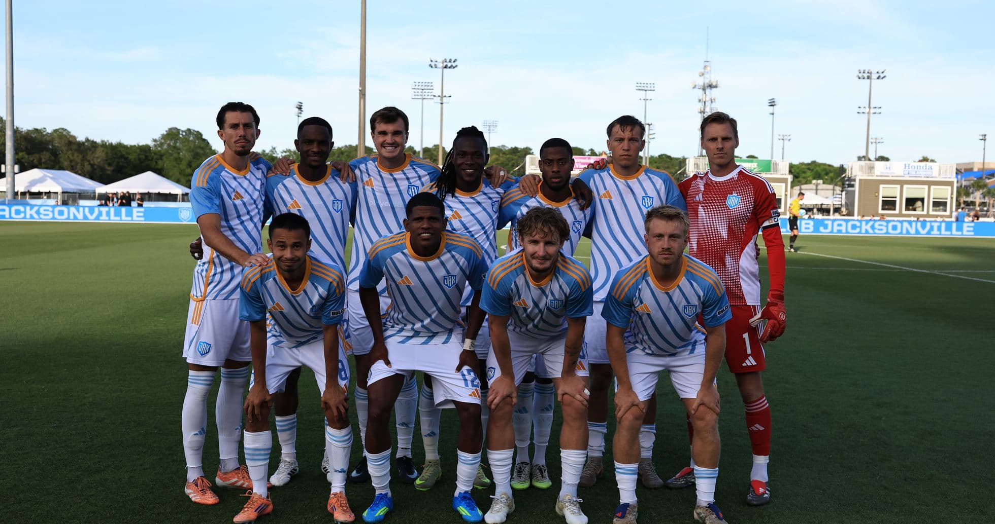 Equipo de Sporting JAX en el campo