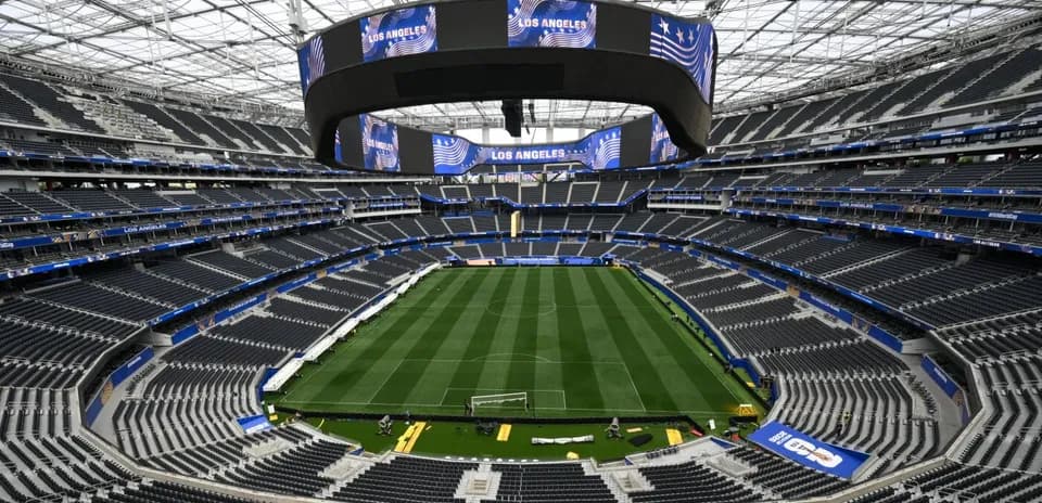 Vista del estadio SoFi con campo de fútbol