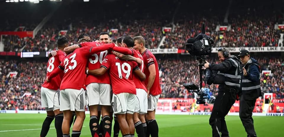 Jugadores de Manchester United celebrando un gol