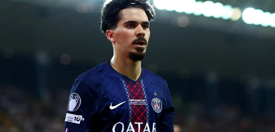 Jugador de PSG en el campo durante el partido