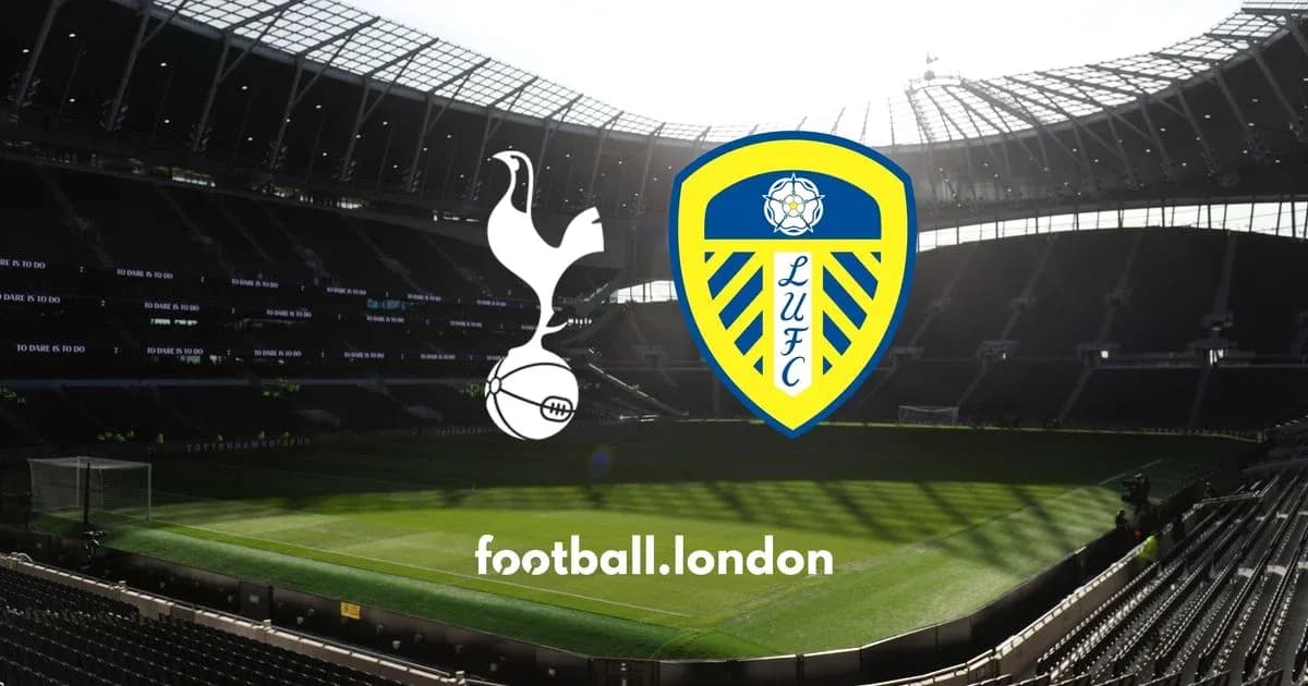 Estadio vacío con logotipos de Tottenham y Leeds