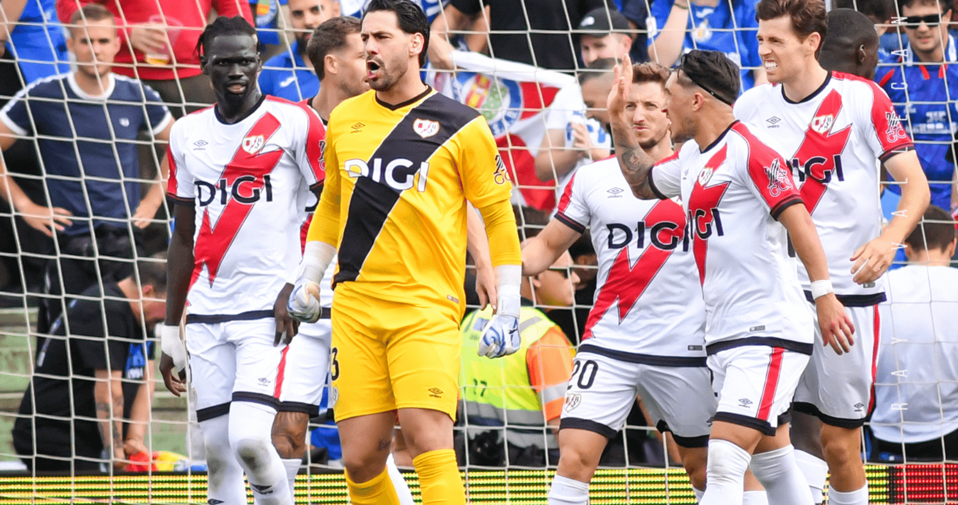 Jugadores de Rayo Vallecano celebrando un gol