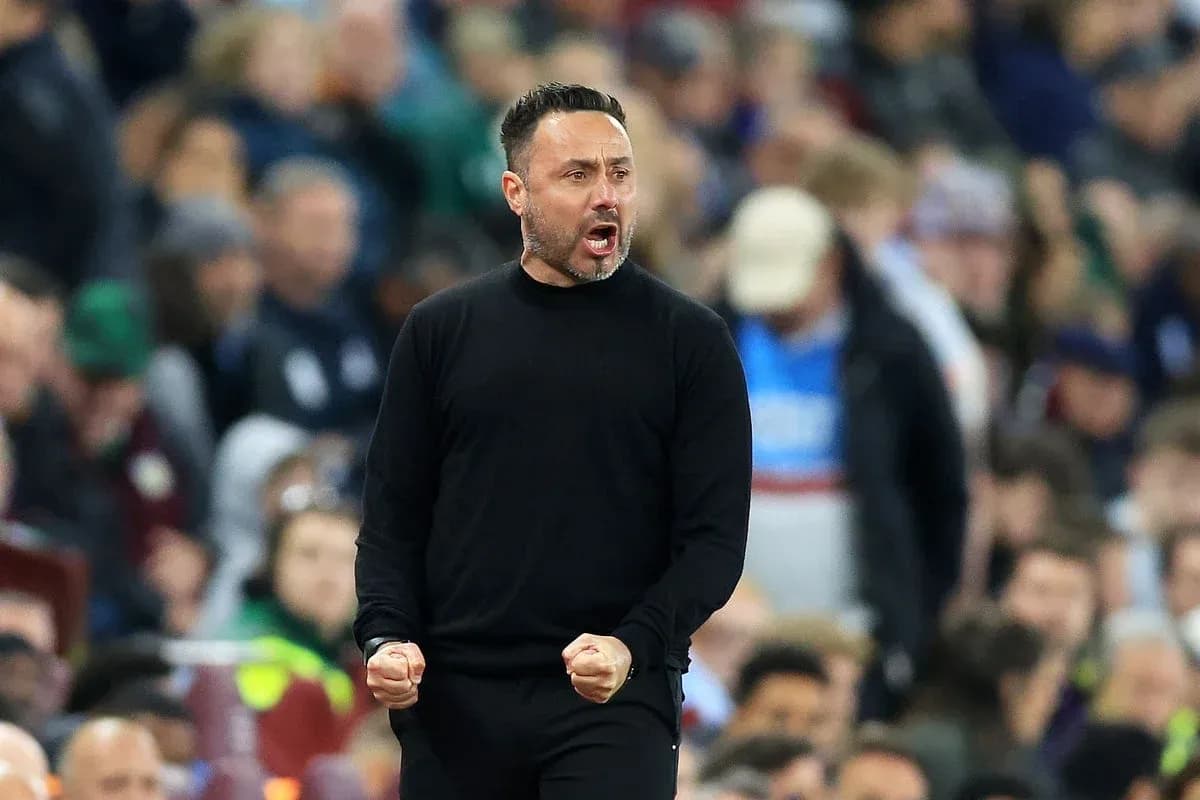 Entrenador animando a su equipo durante el partido