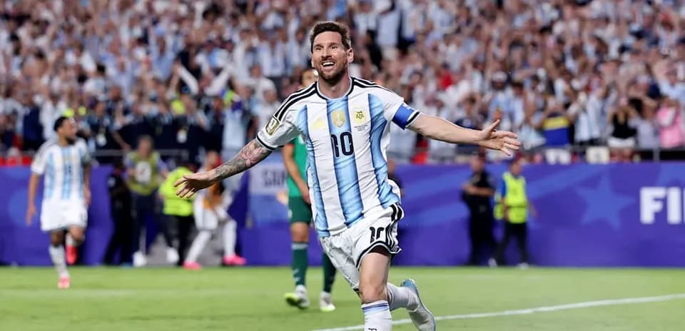 Jugador argentino celebrando un gol en el partido