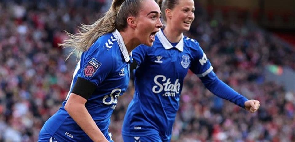 Jugadoras de Everton celebrando un gol