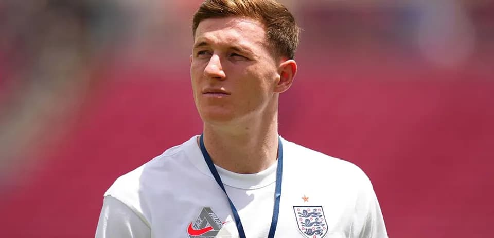 Jugador con camiseta de Inglaterra en el campo