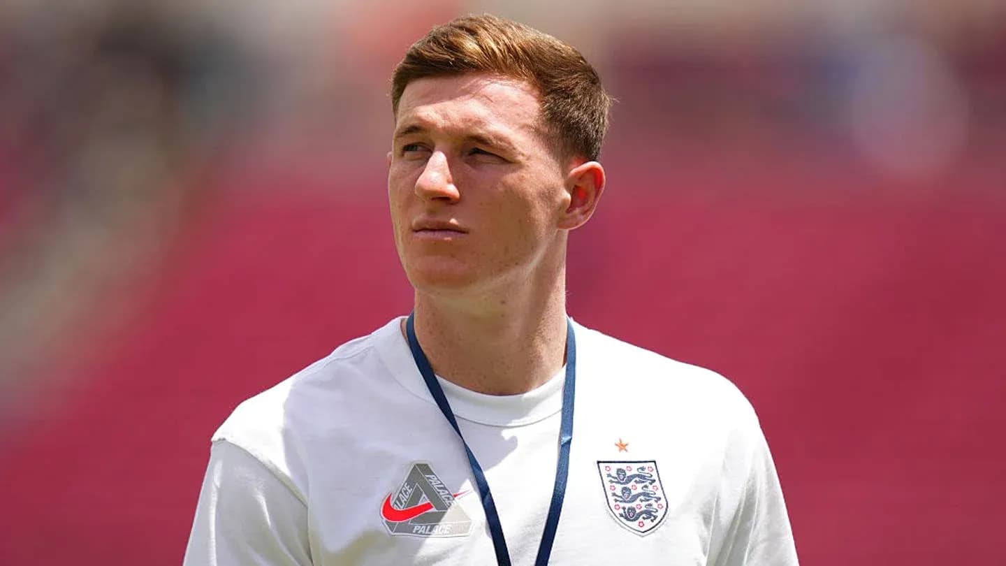 Jugador con camiseta de Inglaterra en el campo