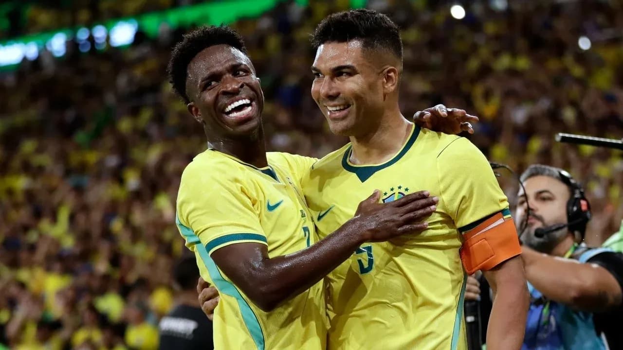 Jugadores de Brasil celebrando un gol