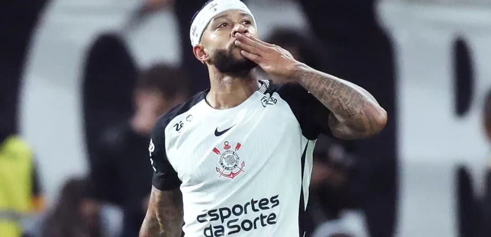 Jugador de Corinthians celebrando con gesto de beso