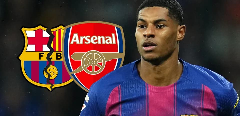 Jugador con camiseta de Barcelona frente a logos de Arsenal