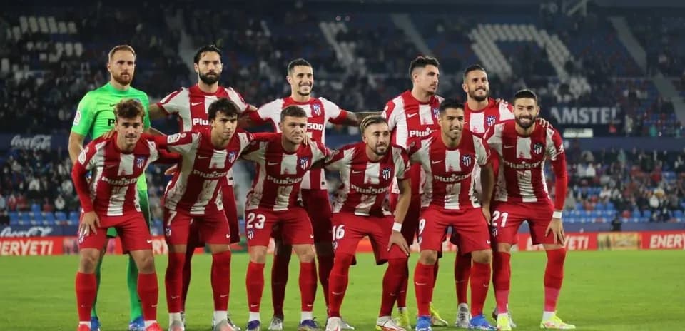 Jugadores de Atlético de Madrid en el campo