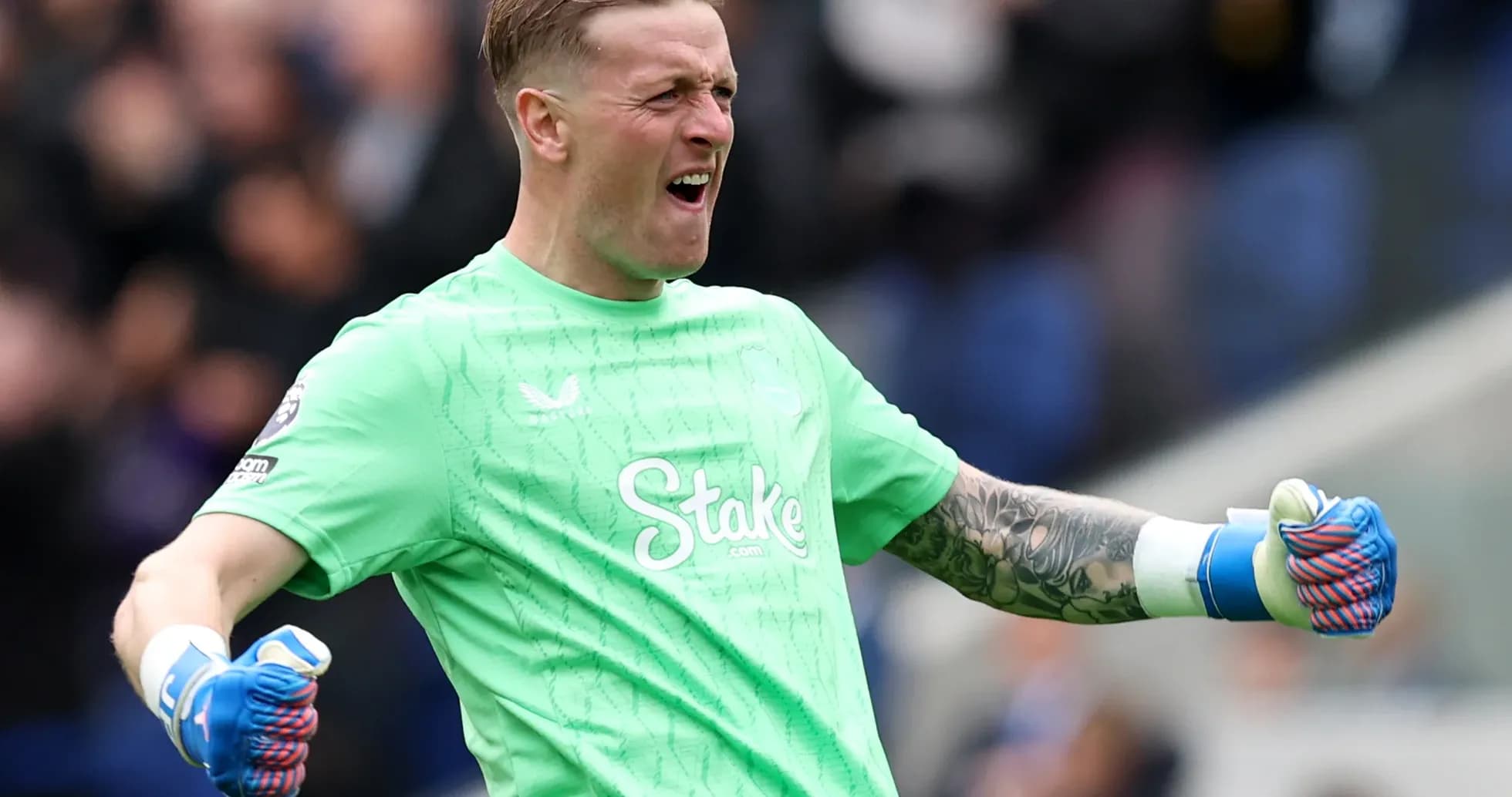Portero de Everton celebrando una jugada