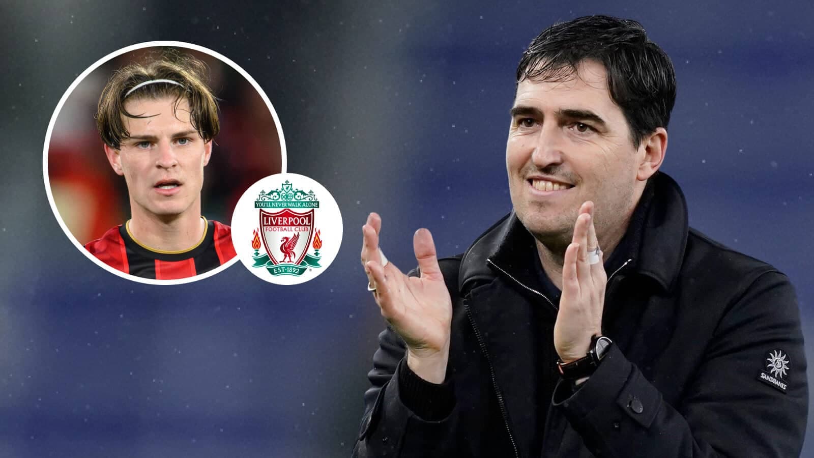 Entrenador aplaudiendo con jugador destacado y escudo de Liverpool