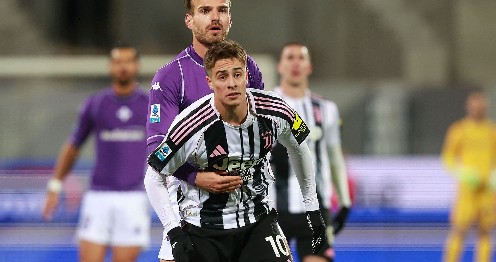 Jugadores de Juventus y Fiorentina en acción