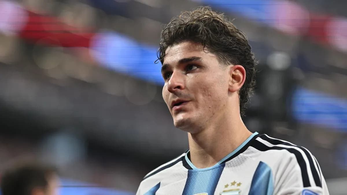 Jugador argentino en la cancha durante un partido