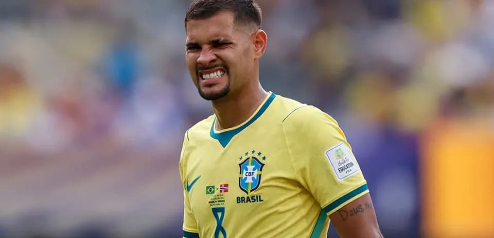 Jugador brasileño en acción durante un partido
