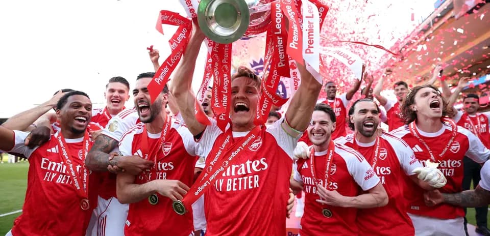 Jugadores de Arsenal celebrando el título de Premier League