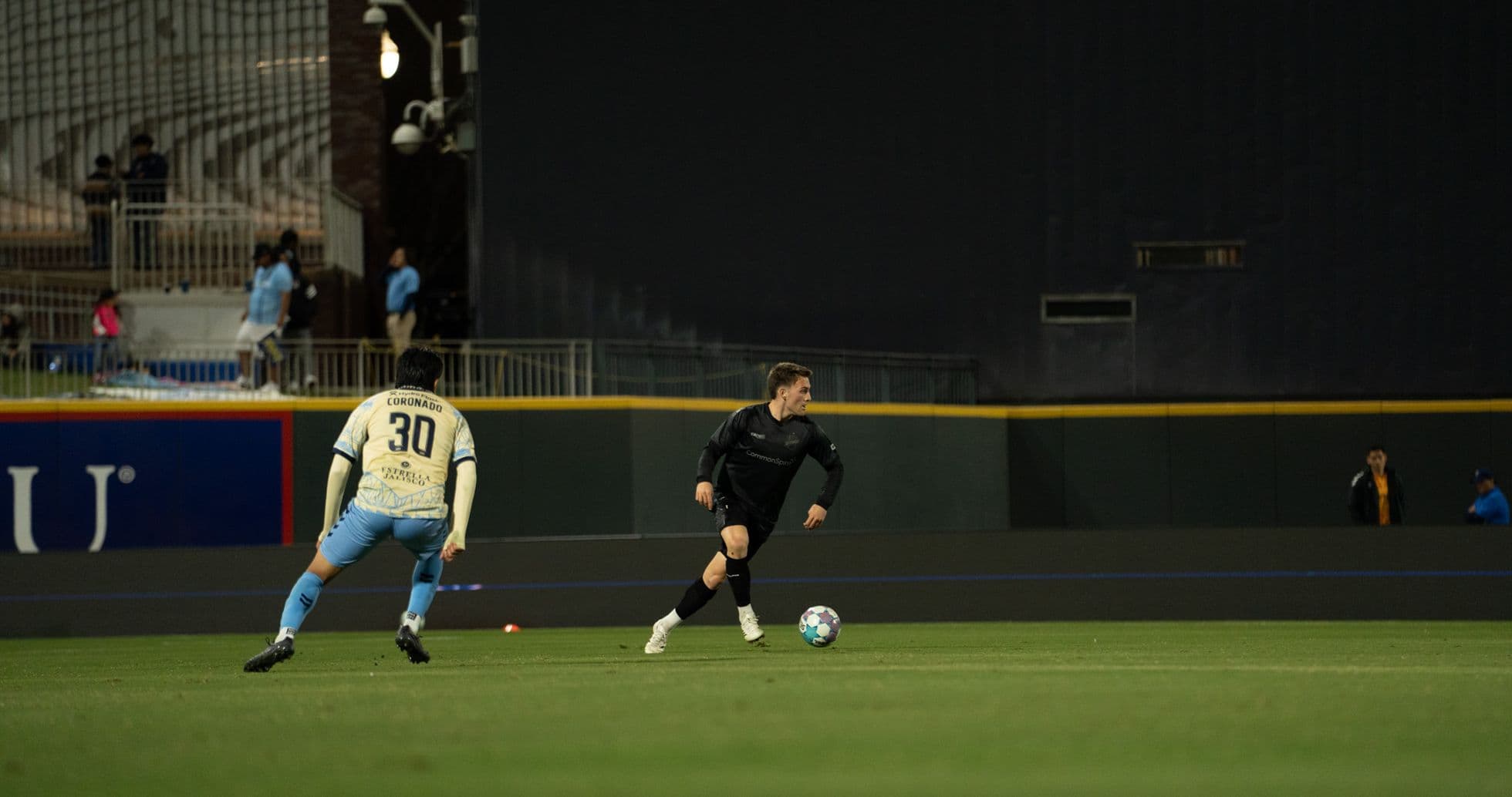 Jugador de Colorado Springs en acción durante el partido