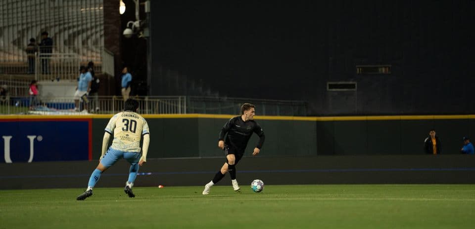 Jugador de Colorado Springs en acción durante el partido