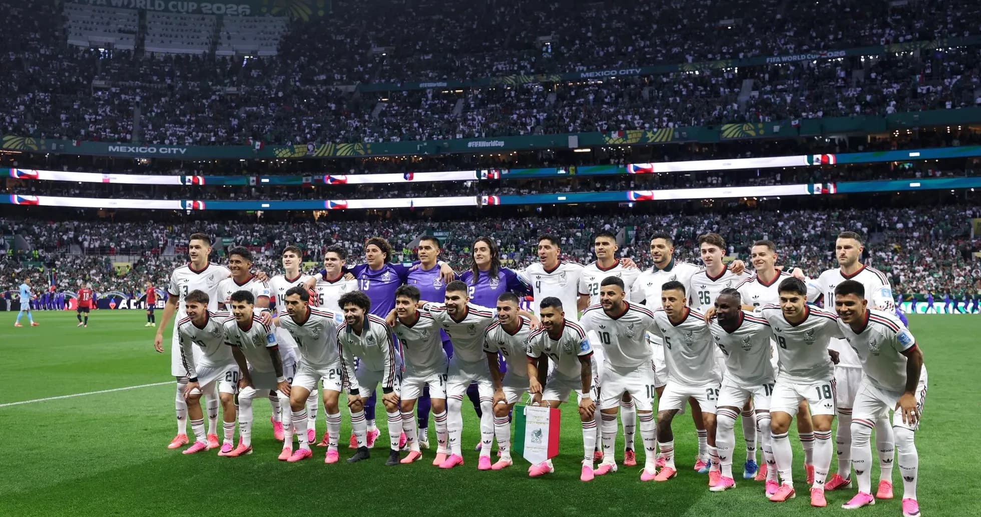 Equipo de México posando para la foto oficial